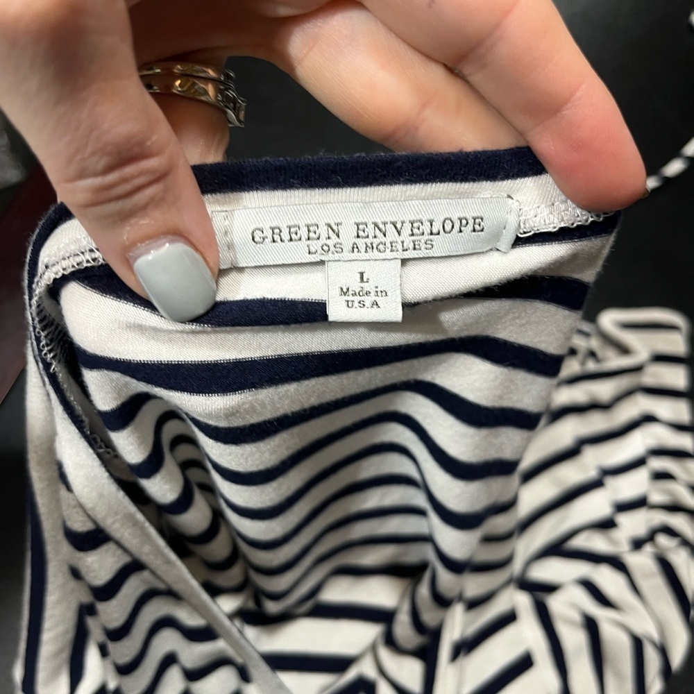 🔥Green Envelope striped tee size large - Picture 6 of 8